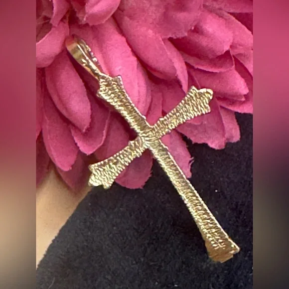 Yellow Gold 1.5” cross necklace pendant - Picture 5 of 13